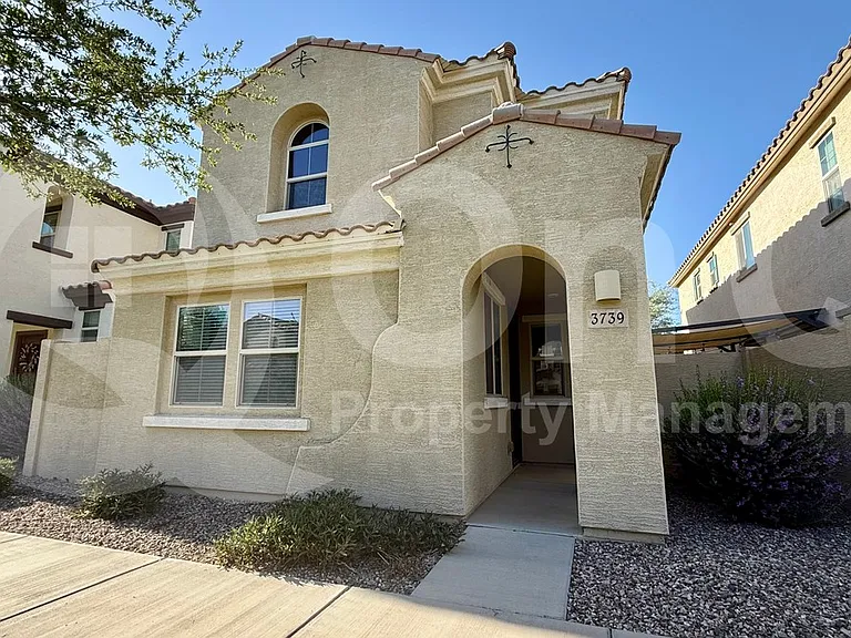 3739 E Trinity Ln — Photo 5