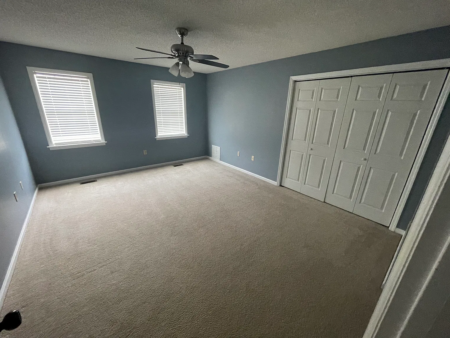 3 bed, 2.5 bath, 2146 sqft, $2,300 — Photo 2