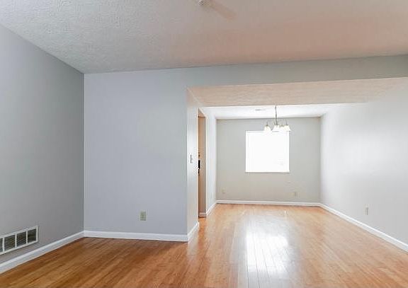4th image of 49300 Spur Ct #5