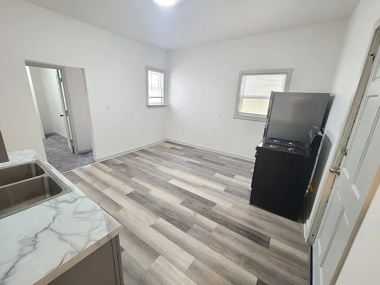 803 Hamilton St #L — Photo 2