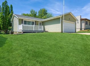 1210 38th St NW, Cedar Rapids, IA 52405