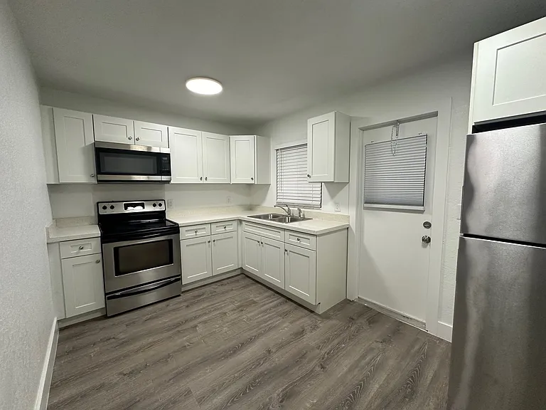 3700 NE 22nd Ave — Photo 8