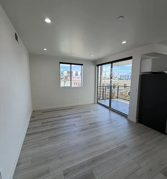124 S Croft Ave #303 — Photo 9