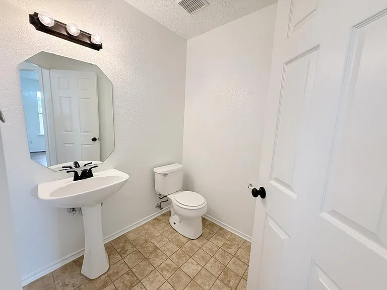 2302 Tracey Ann Ln — Photo 22