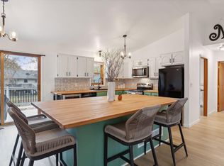 182 Green Briar Dr, Lino Lakes, MN 55014