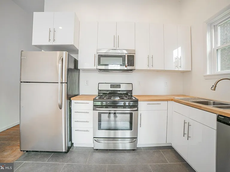 2108 Pine St #2R — Photo 7