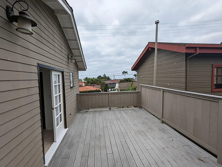 Balcony (upstairs)