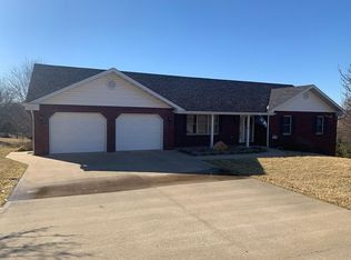 5818 Sterling Ridge Rd, Jefferson City, MO 65101