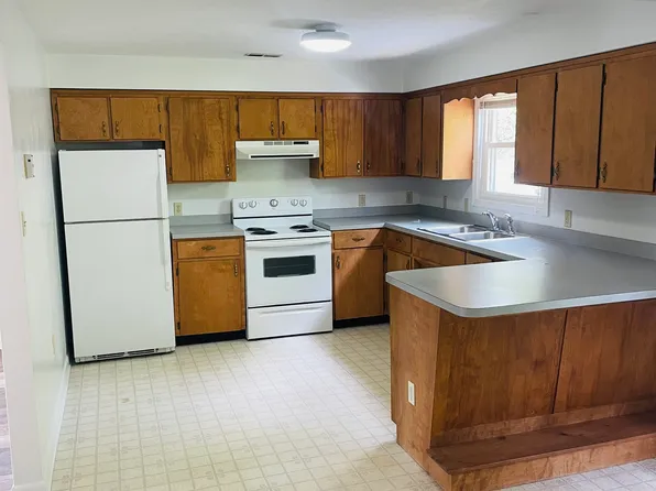 136 W North St, Woodstock, VA 22664