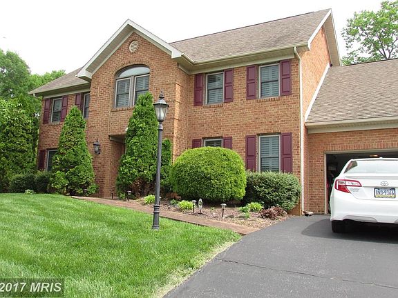 Front entrance to foyer