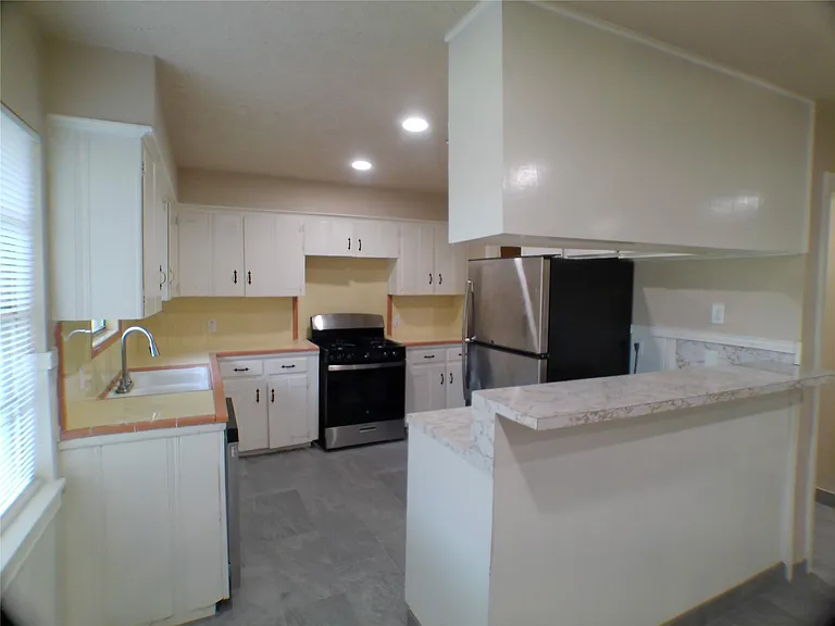 601 Fresa Rd — Photo 5