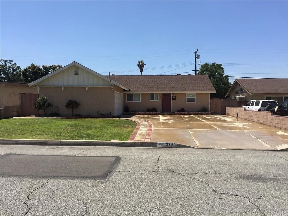 1st image of 228 W Grondahl St
