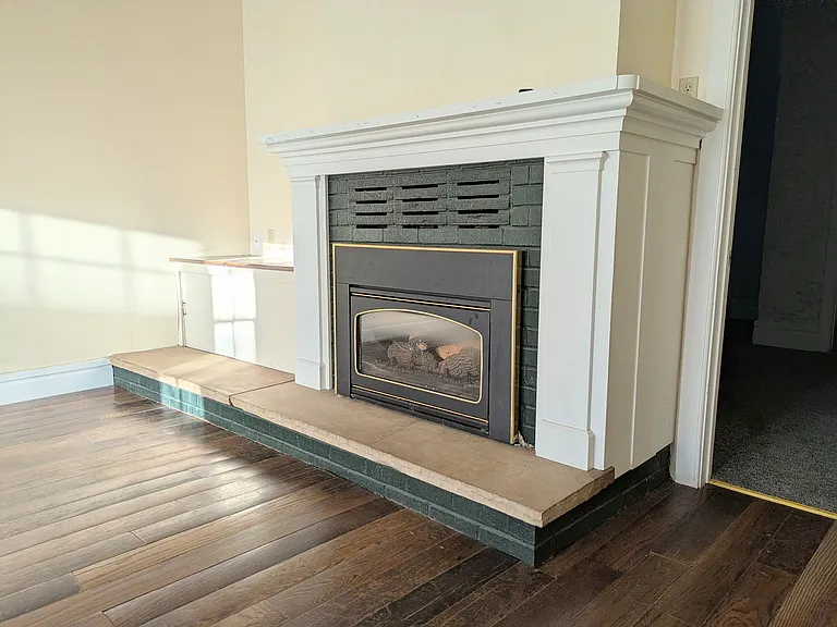 169 S 200 W — Photo 5