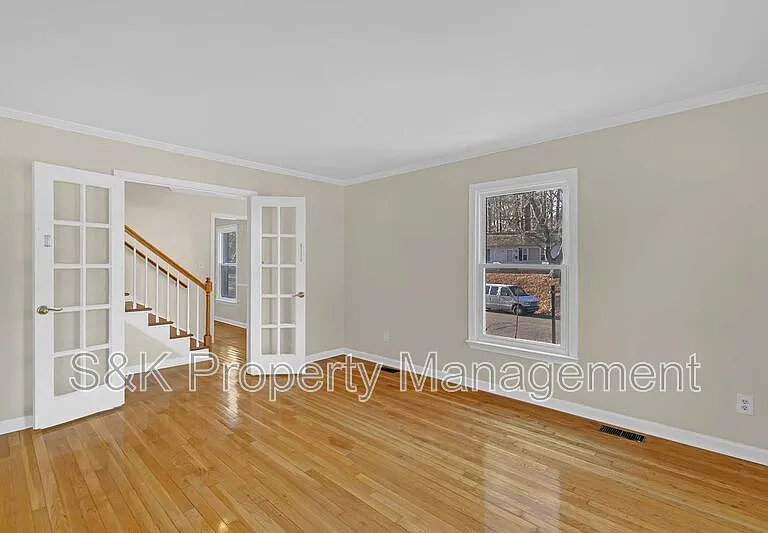 350 Hughes Dr — Photo 7