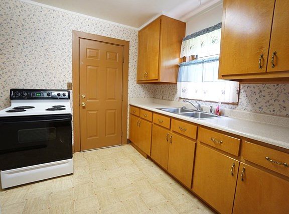 3rd image of 2111 N Troup St