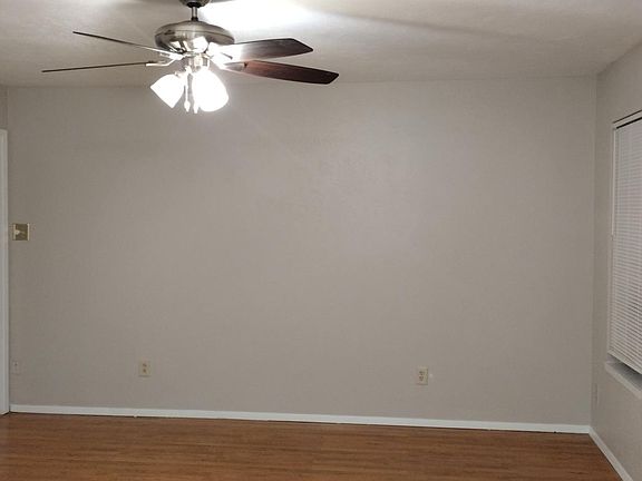 4th image of 2616 Charter Oak Dr