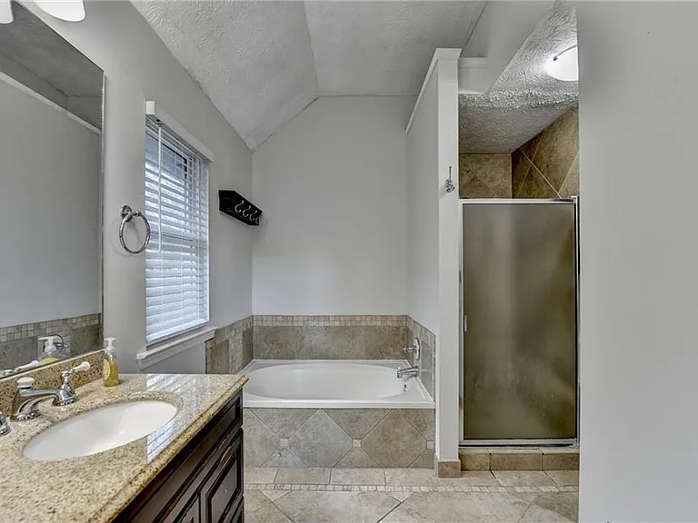 1112 Ashbury Dr — Photo 48