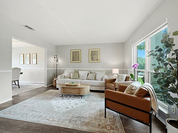 3rd image of 2209 Villawood Ln