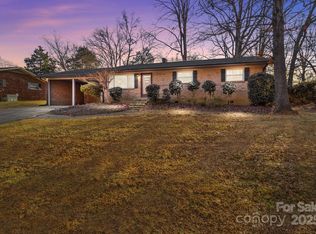 555 Westwood Dr, Kannapolis, NC 28081