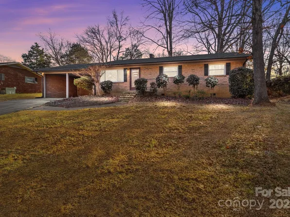 555 Westwood Dr, Kannapolis, NC 28081