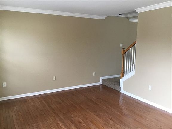 5th image of 821 Hidden Glen Ln