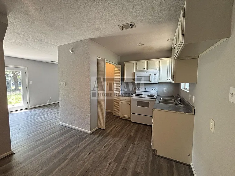 124 Timbercrest Dr — Photo 3