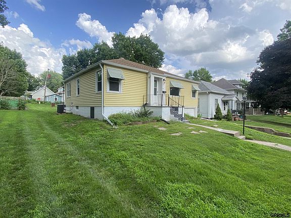 2nd image of 2212 Crook St