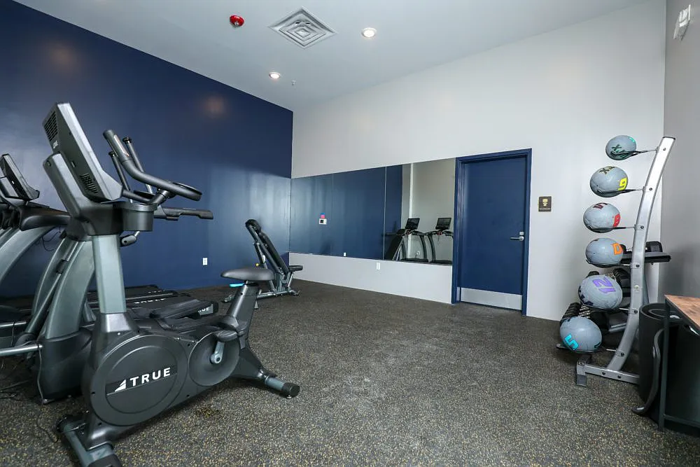2 bed, 883 sqft, $1,795 — Photo 3