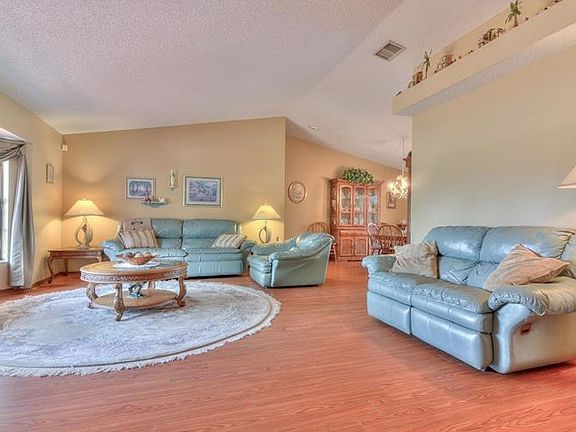 3rd image of 461 Windermere Dr