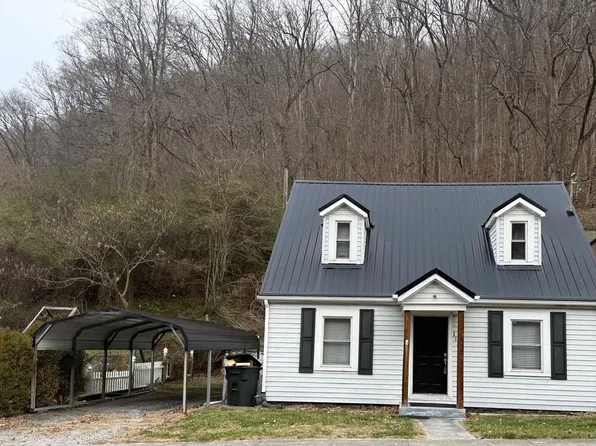 1111 Watkins St, Grundy, VA 24614