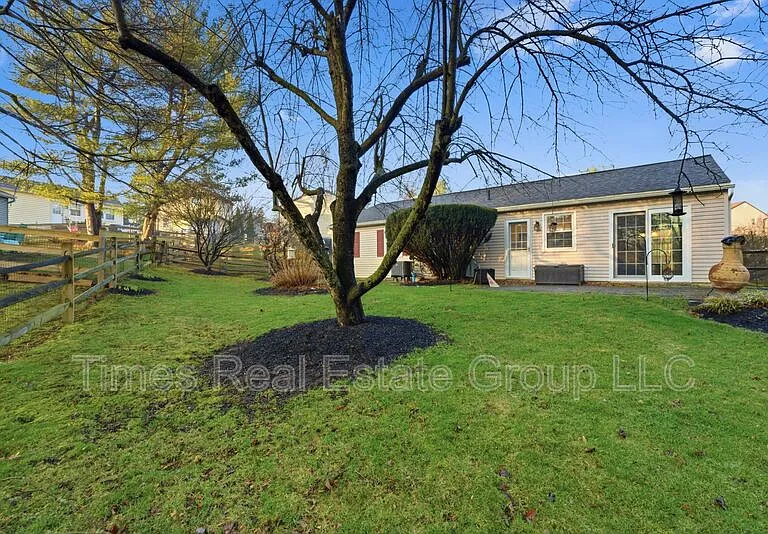 136 Brookfield Ct — Photo 12