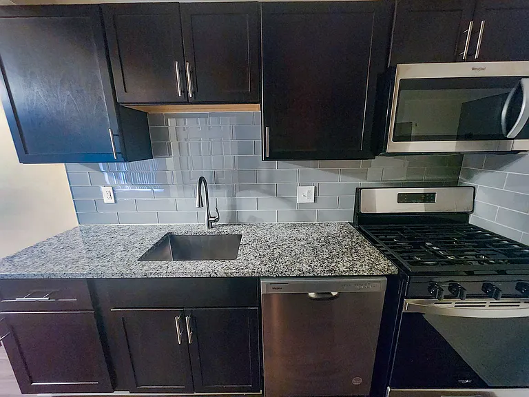 Bennington Crossings Apartment Homes — Photo 3