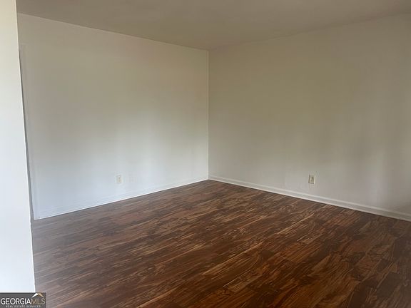 4th image of 1397 Peachcrest Rd