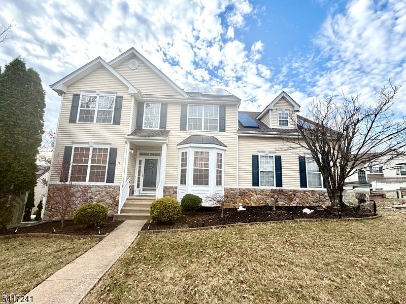 1st image of 32 Winding Hill Dr