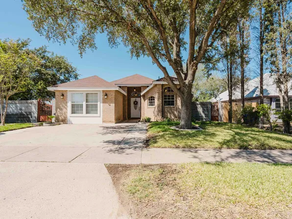 8902 Navajo Ln, Laredo, TX 78045