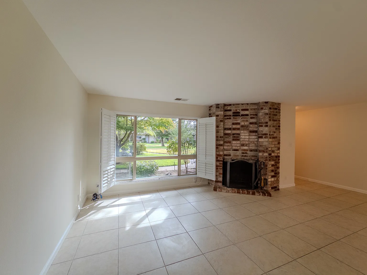 4 bed, 2.5 bath, 1779 sqft, $4,695 — Photo 2