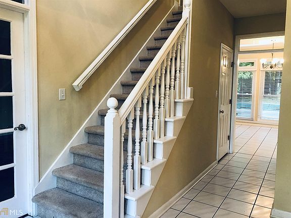 4th image of 205 Chateau Ln