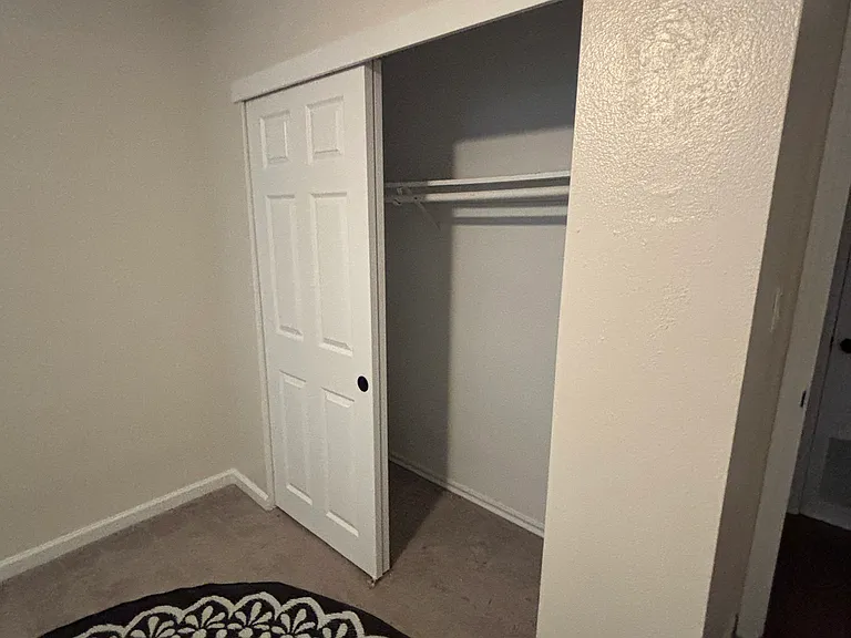 1108 Meadowview Dr — Photo 4
