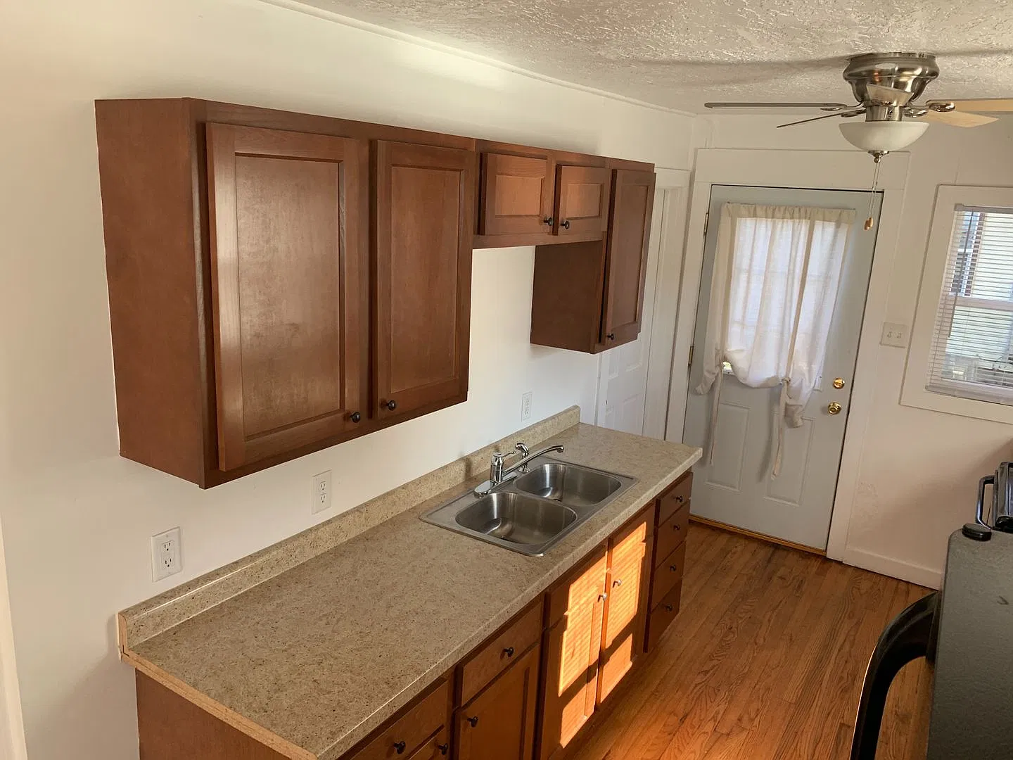 3 Bedroom house -3421 Valley Drive- Pleasant Valley Schools — Photo 4