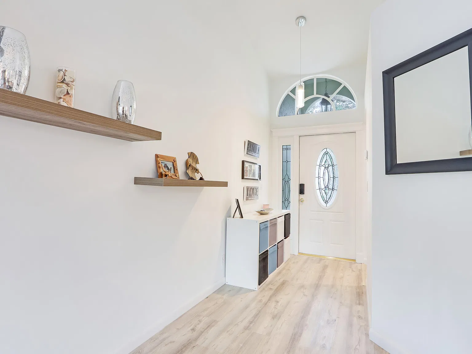 3 bed, 2.0 bath, 1801 sqft, $4,400 — Photo 4