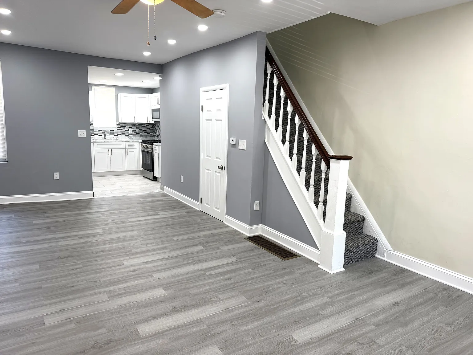 3 bed, 960 sqft, $1,599 — Photo 3