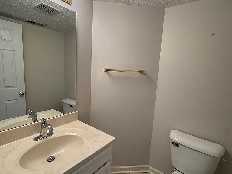 252 Masterson Station Dr — Photo 12