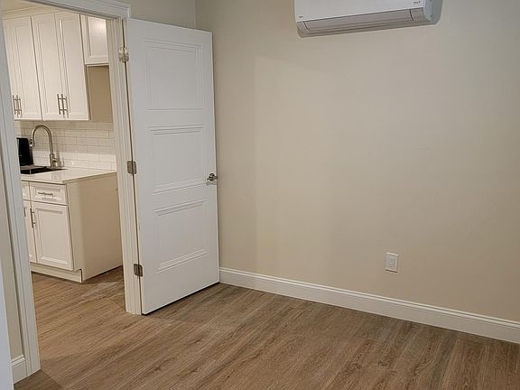 5th image of 515 Rockaway St #2