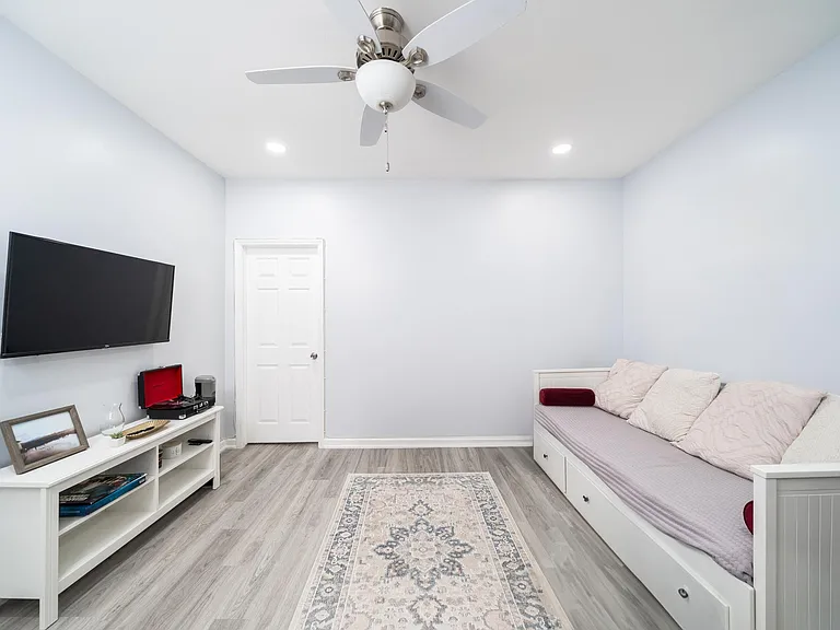 228 Bloomfield St #9 — Photo 5