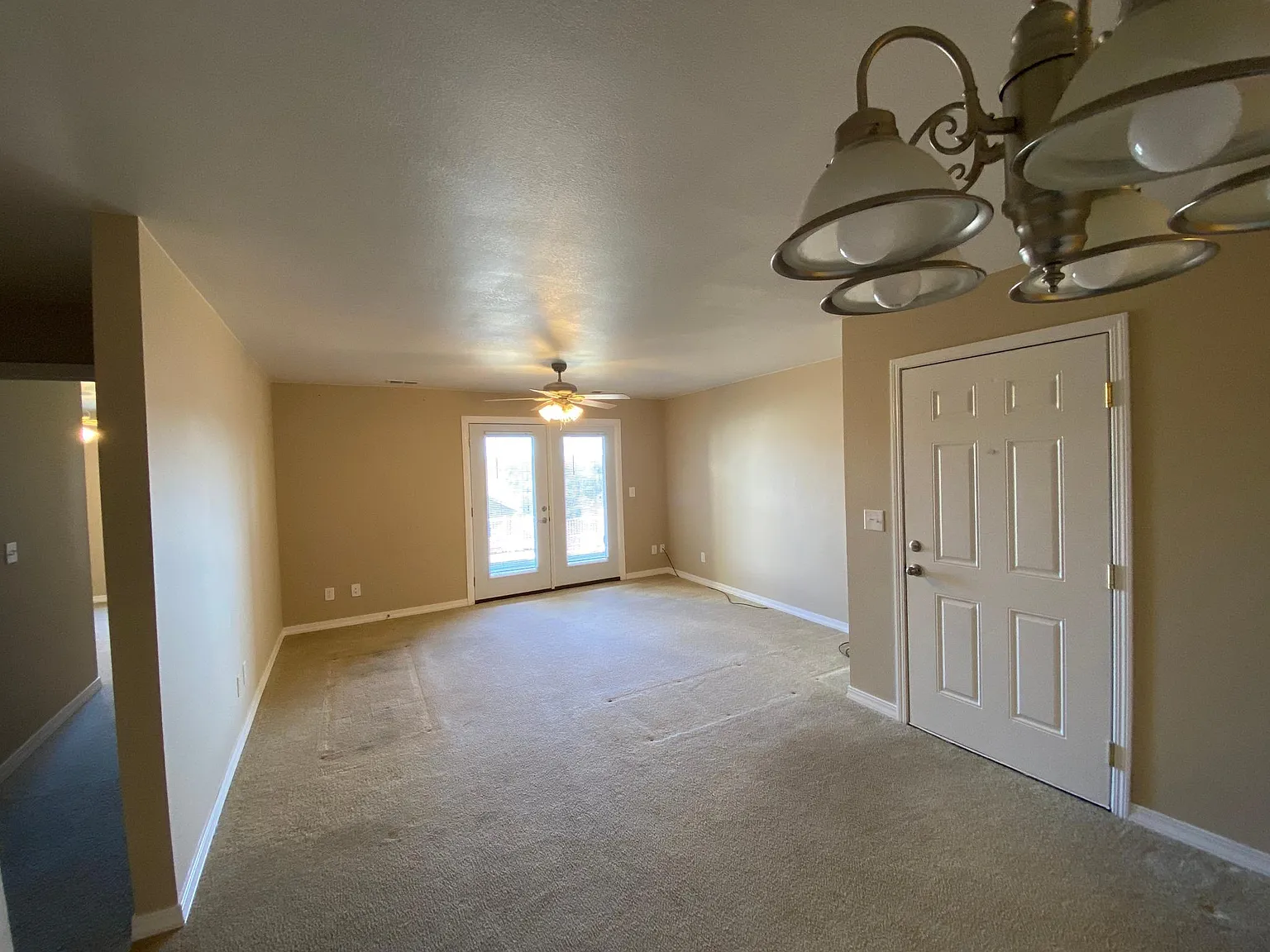 275 Toni Ln — Photo 3