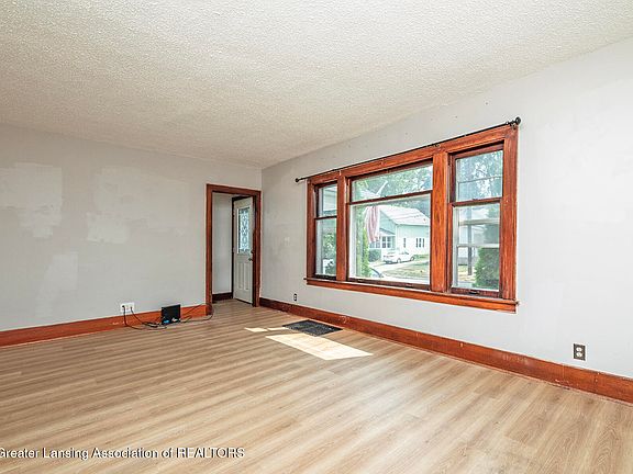 4th image of 1836 S Rundle Ave