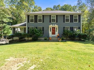 10 Orchard Rd, Sturbridge, MA 01566