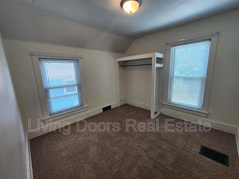 836 N 29th St — Photo 13