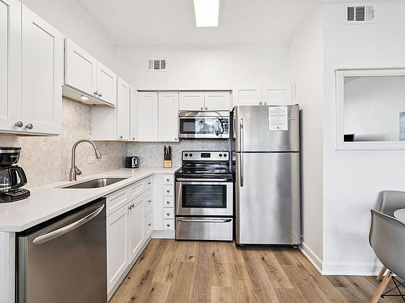 5th image of 145 Spires Ln #307