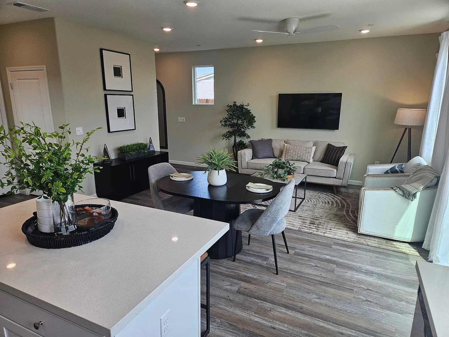 4 bed, 2.5 bath, 1615 sqft, $3,500 — Photo 4